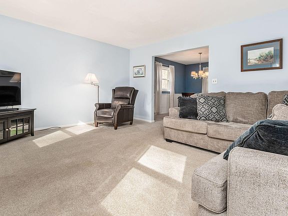 3rd image of 158 Pinetree Dr
