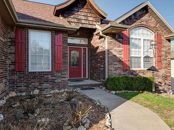 3rd image of 163 Oak Ridge Avenue