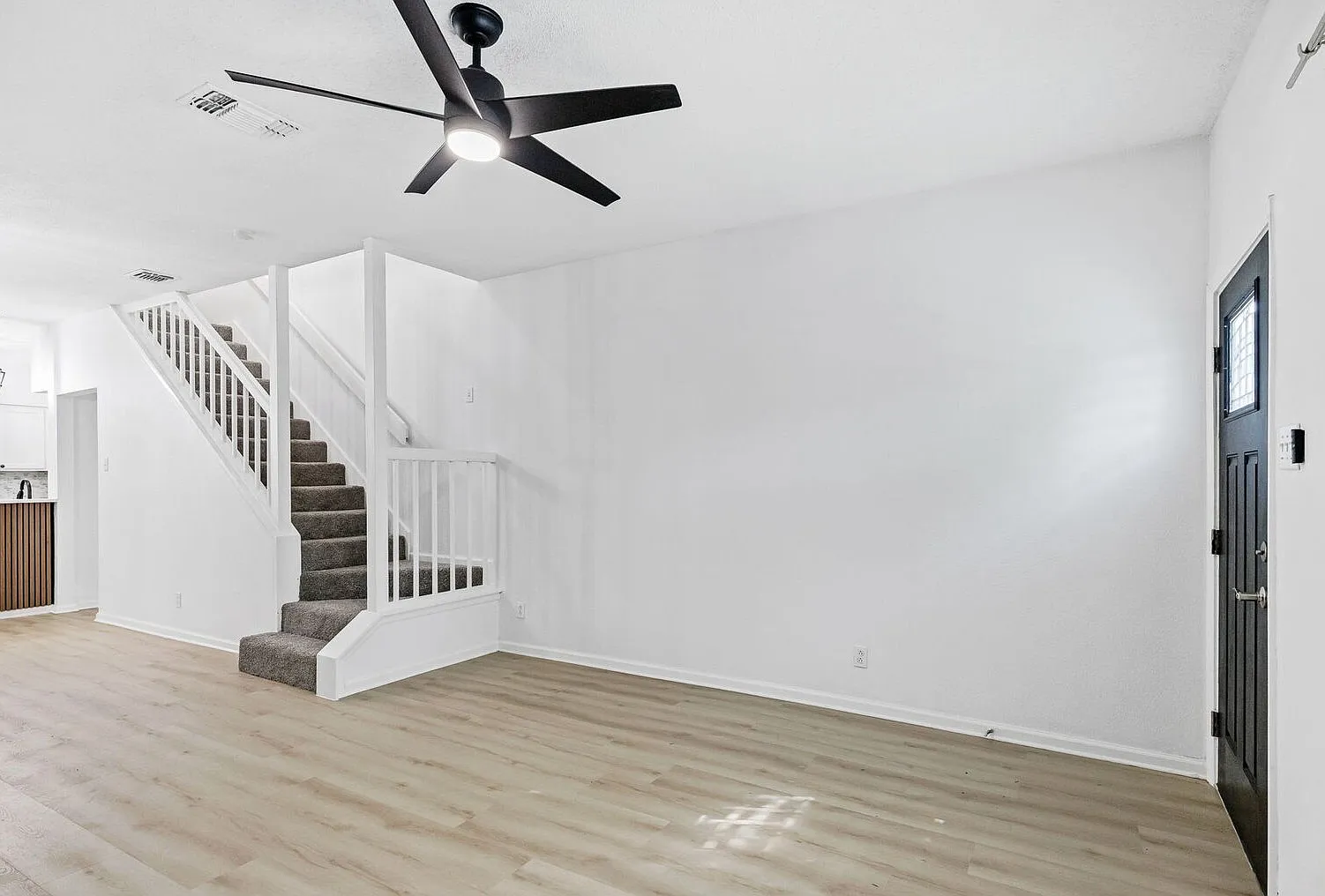 3 bed, 3.5 bath, 1112 sqft, $1,650 — Photo 4