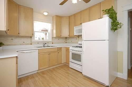 3rd image of 9807 S Oak Park Ave