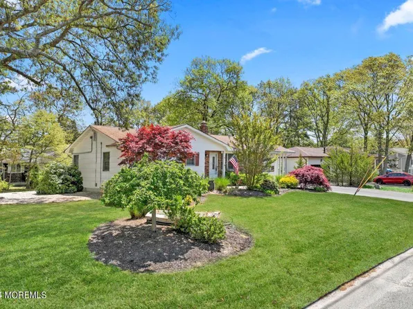 29 Cedarcrest Drive, Bayville, NJ 08721