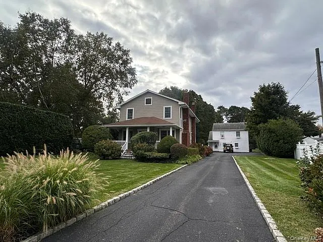 4 bed, 2.0 bath, 2600 sqft, $3,950 — Photo 2