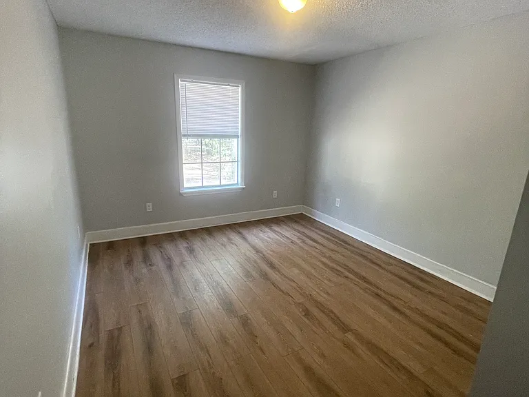 178 Iris St — Photo 8