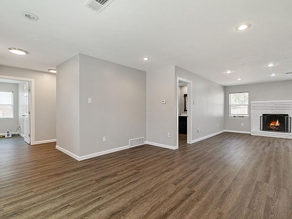 5th image of 2891 Meadow Port Dr