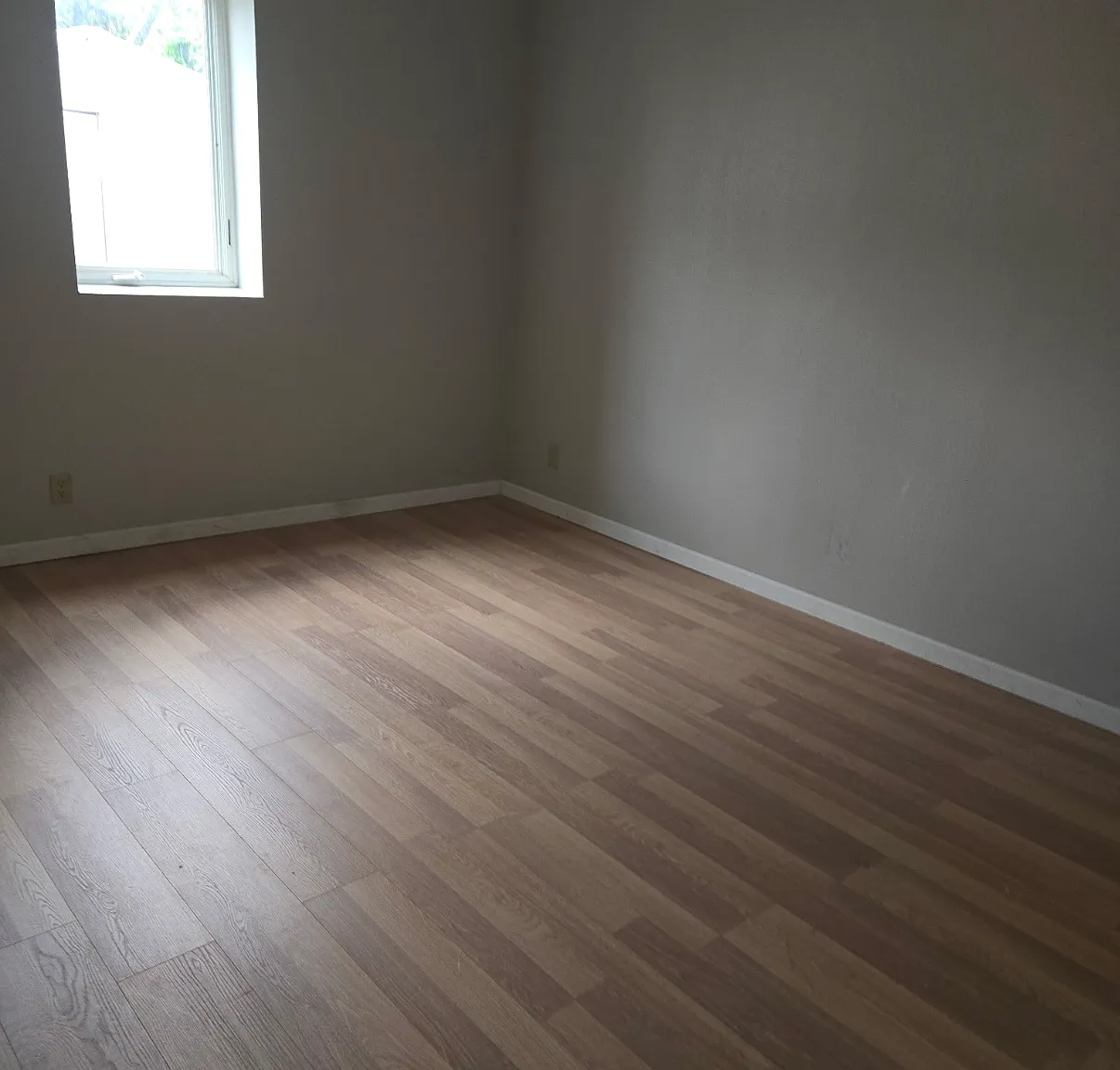 3 bed, 1100 sqft, $1,050 — Photo 4