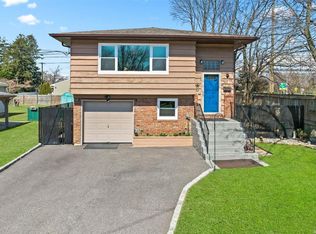 1 Magro Dr, North Babylon, NY 11703