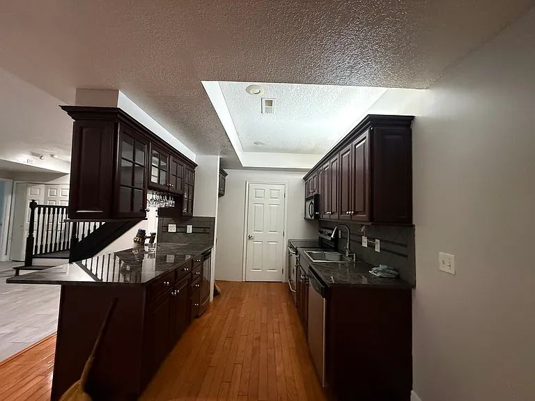 526 Buckley Rd — Photo 7