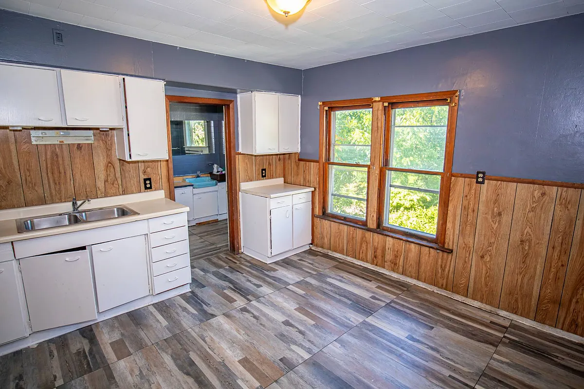 Building Photo - 6821 Claasen Ave #2