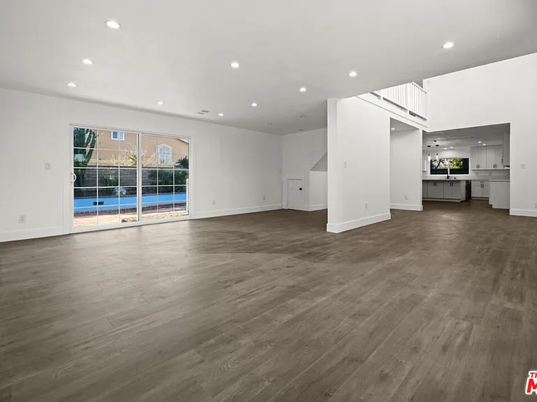 6257 Lindley Ave — Photo 3