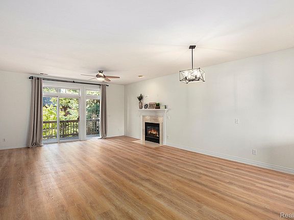 4th image of 40 Park Island Dr #4