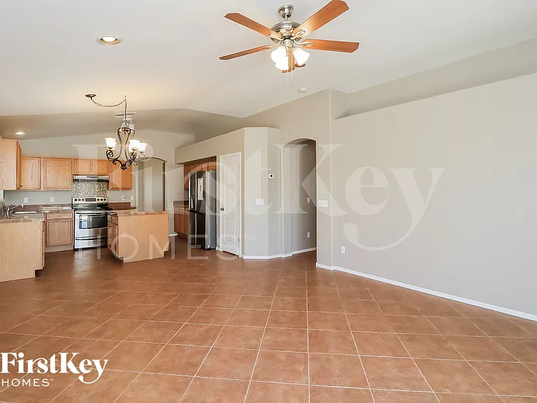 4936 W Glass Ln — Photo 5