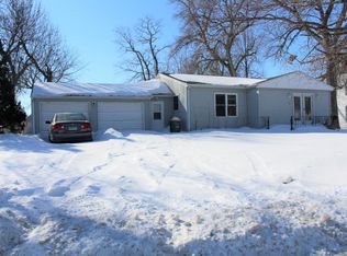 612 10th St, Heron Lake, MN 56137