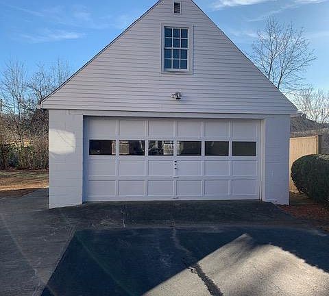 garage with use of 1 stall