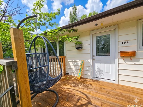 152 5th Avenue SE, Swift Current, SK S9H 3M7