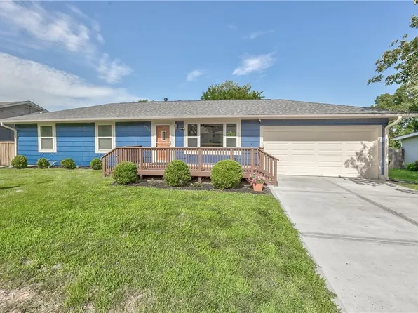 5226 Garner Ln, Merriam, KS 66203