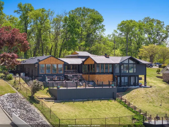 105 Lake View Dr, Muscle Shoals, AL 35661