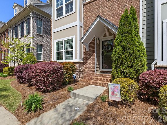 3rd image of 2493 Shanklin Ln S