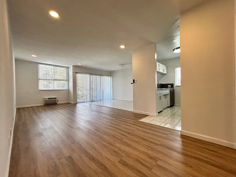 1951 Frank St #14 — Photo 10