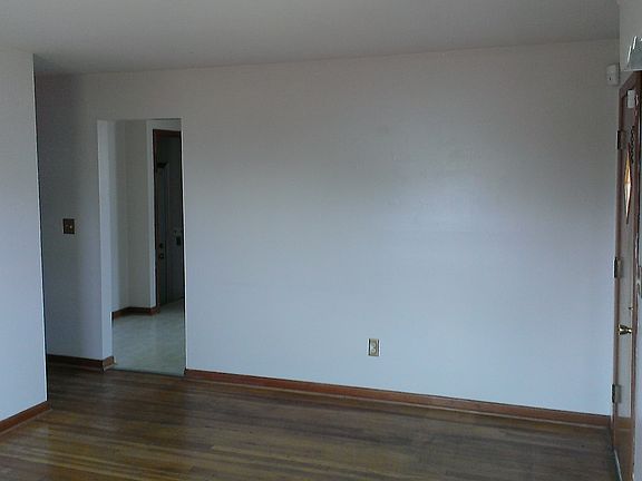 3rd image of 4564 Dayview Ave