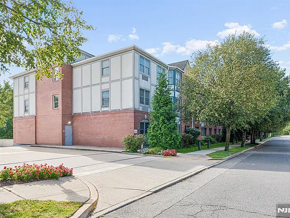 2nd image of 323 Willow Street #2i