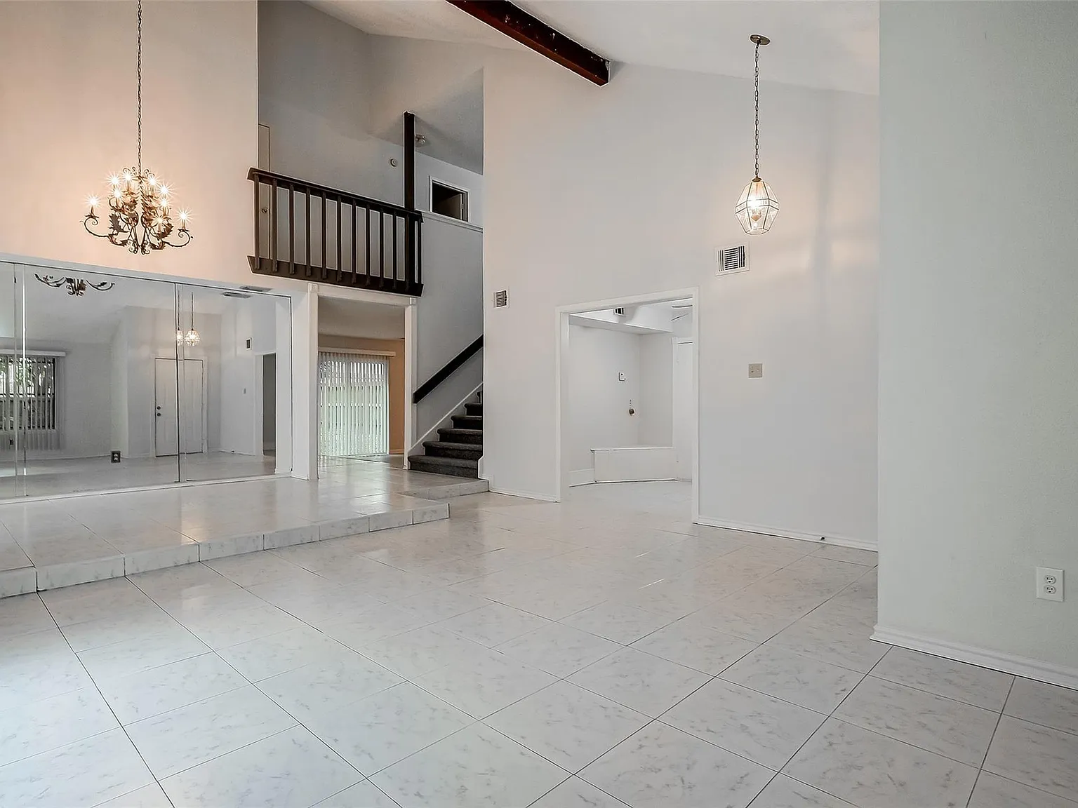 4 bed, 2.5 bath, 2294 sqft, $2,350 — Photo 2