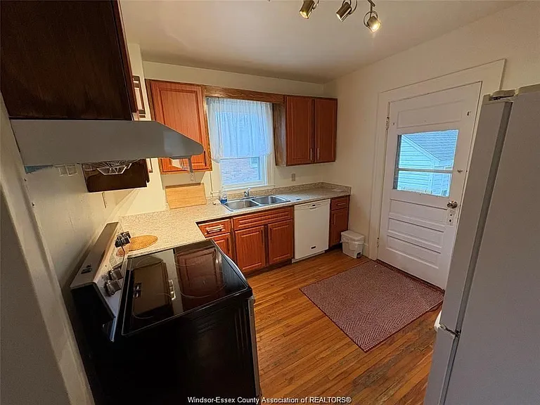 855 Edward Ave — Photo 13