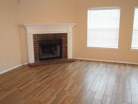 3rd image of 3904 S 210 East Ave