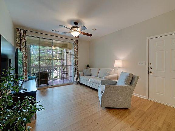 4th image of 1600 Long Grove Dr Unit 1126