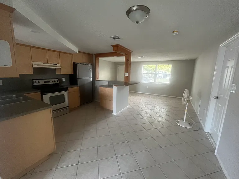 7121 King Arthur Dr — Photo 3
