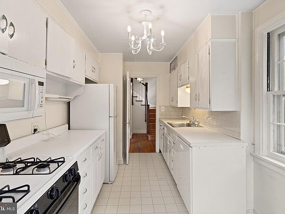 5th image of 2317 Valley Dr