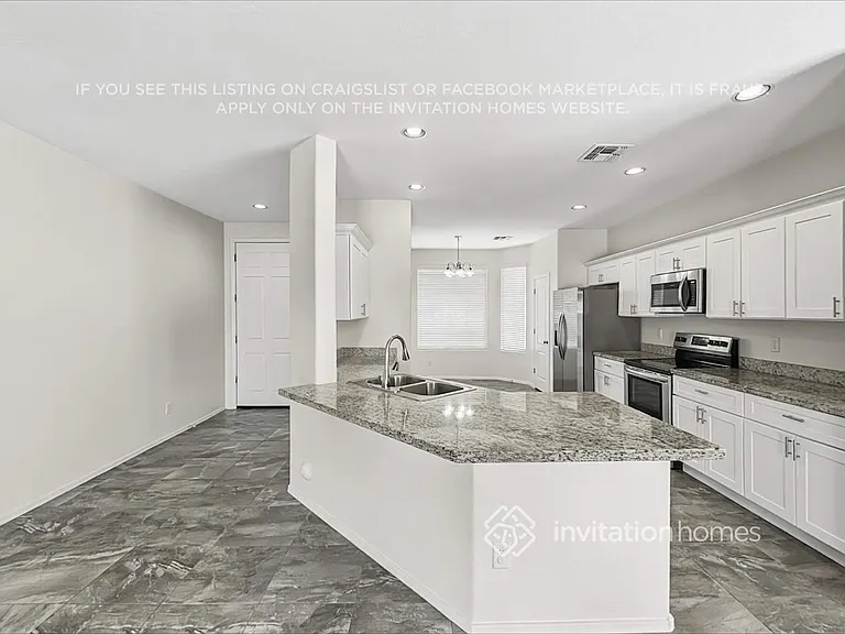 10821 W Madison St — Photo 8