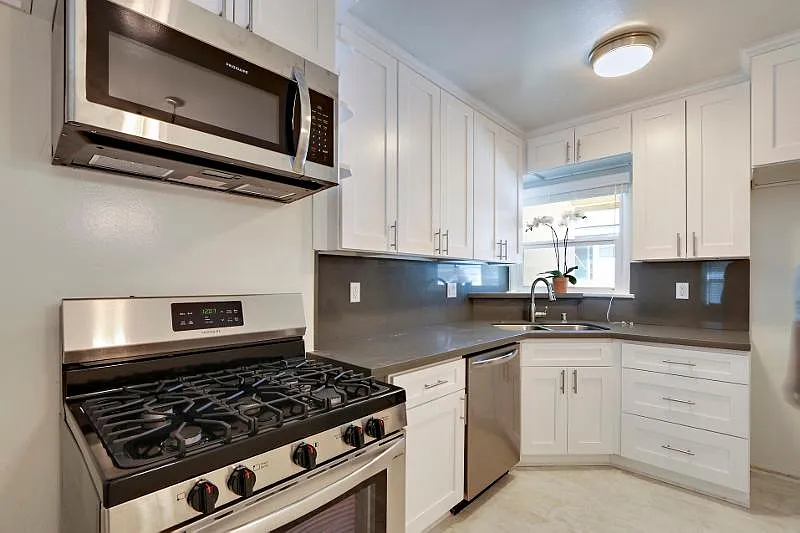 2 bed, 925 sqft, $2,600 — Photo 3
