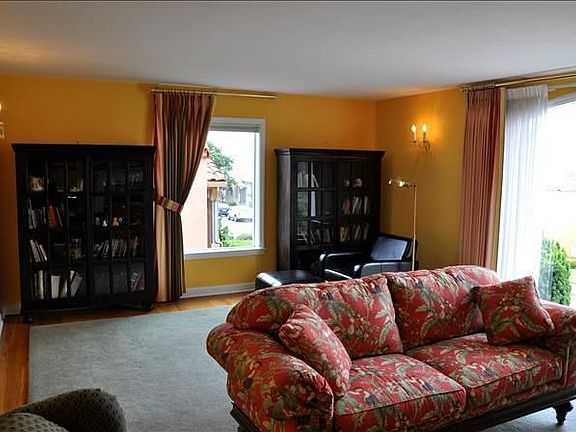 3rd image of 2924 21st Ave