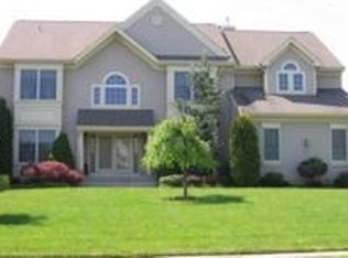 4 Godfrey Ct, Mount Laurel, NJ 08054