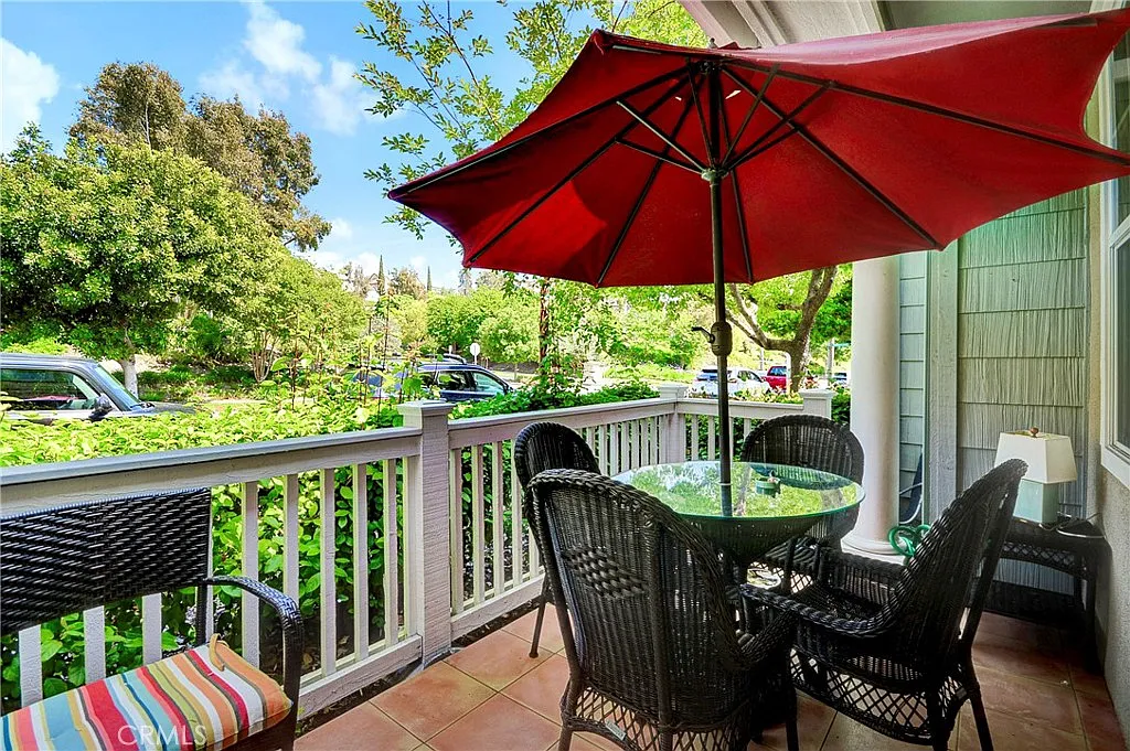 3 bed, 2.5 bath, 1736 sqft, $4,395 — Photo 2