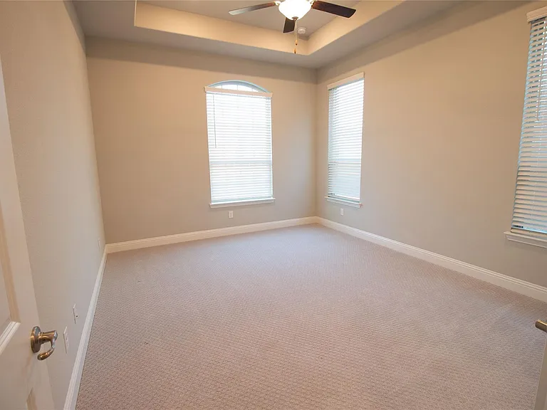 7235 Sanctuary Dr — Photo 23