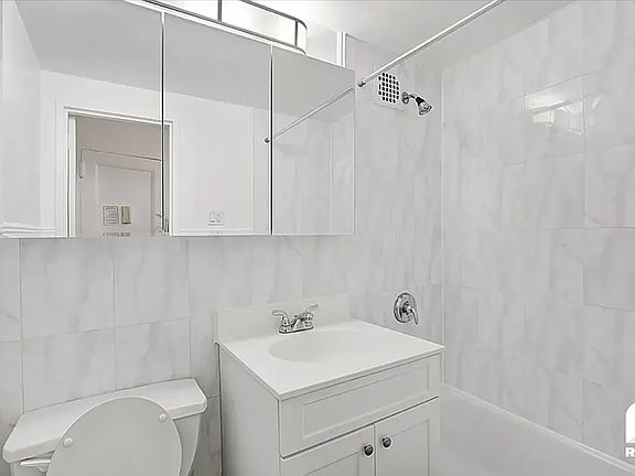 4th image of 228 E 81st St APT 4C