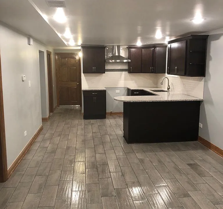 Brand new beautiful kitchen/ dinning Area!