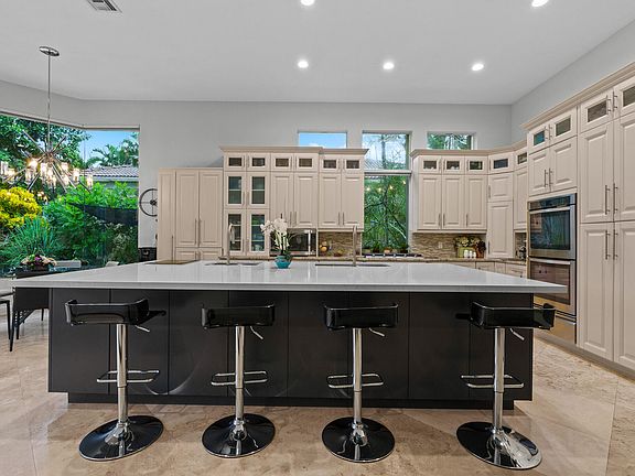 3rd image of 6371 Dorsay Court