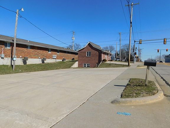 4th image of 2101 N Center St