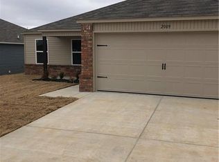 2009 S B St, ROGERS, AR 72758
