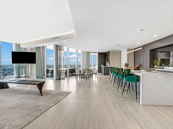 3rd image of 851 NE 1st Ave #5202AB