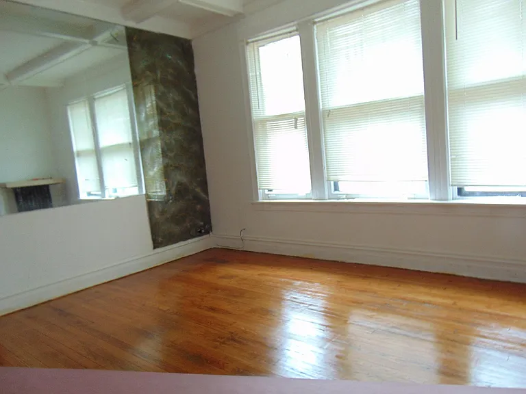 7637 S Eberhart Ave — Photo 5