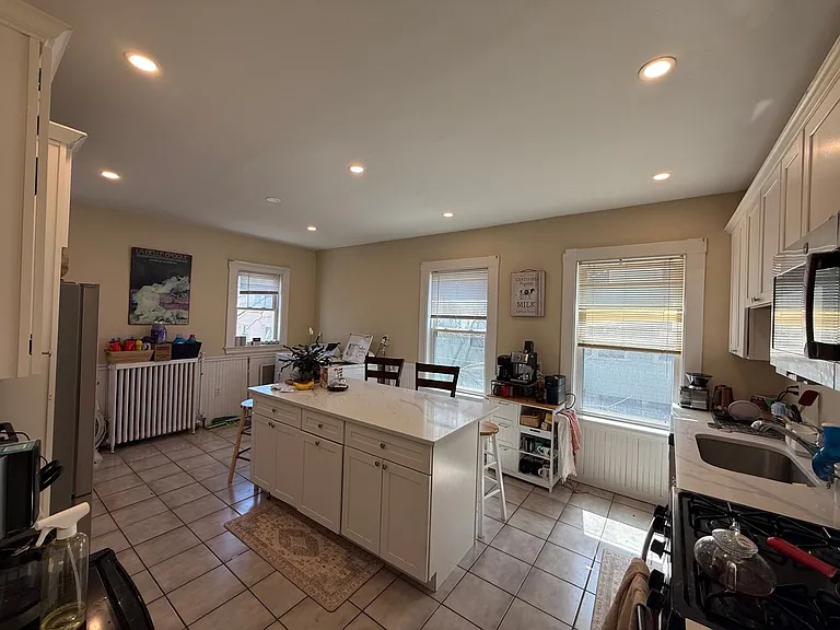 75 Leicester St #75 — Photo 1