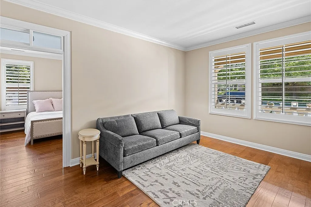 5 bed, 5.5 bath, 5011 sqft, $10,000 — Photo 3