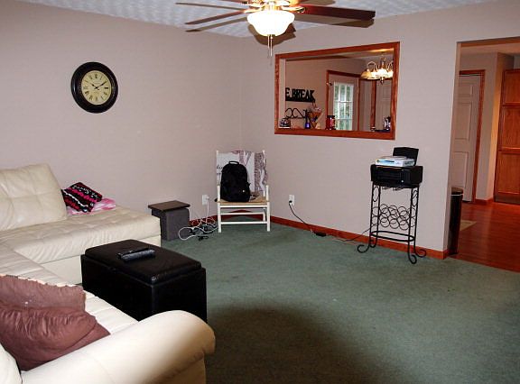 3rd image of 186 Brown Ave