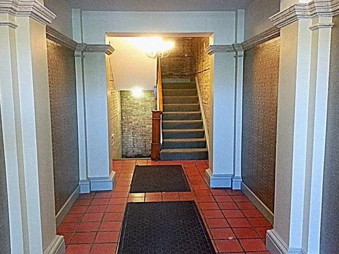 Foyer - 529 E Oakwood Blvd #2
