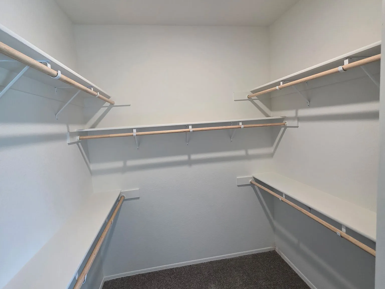 5 bed, 2024 sqft, $2,450 — Photo 4