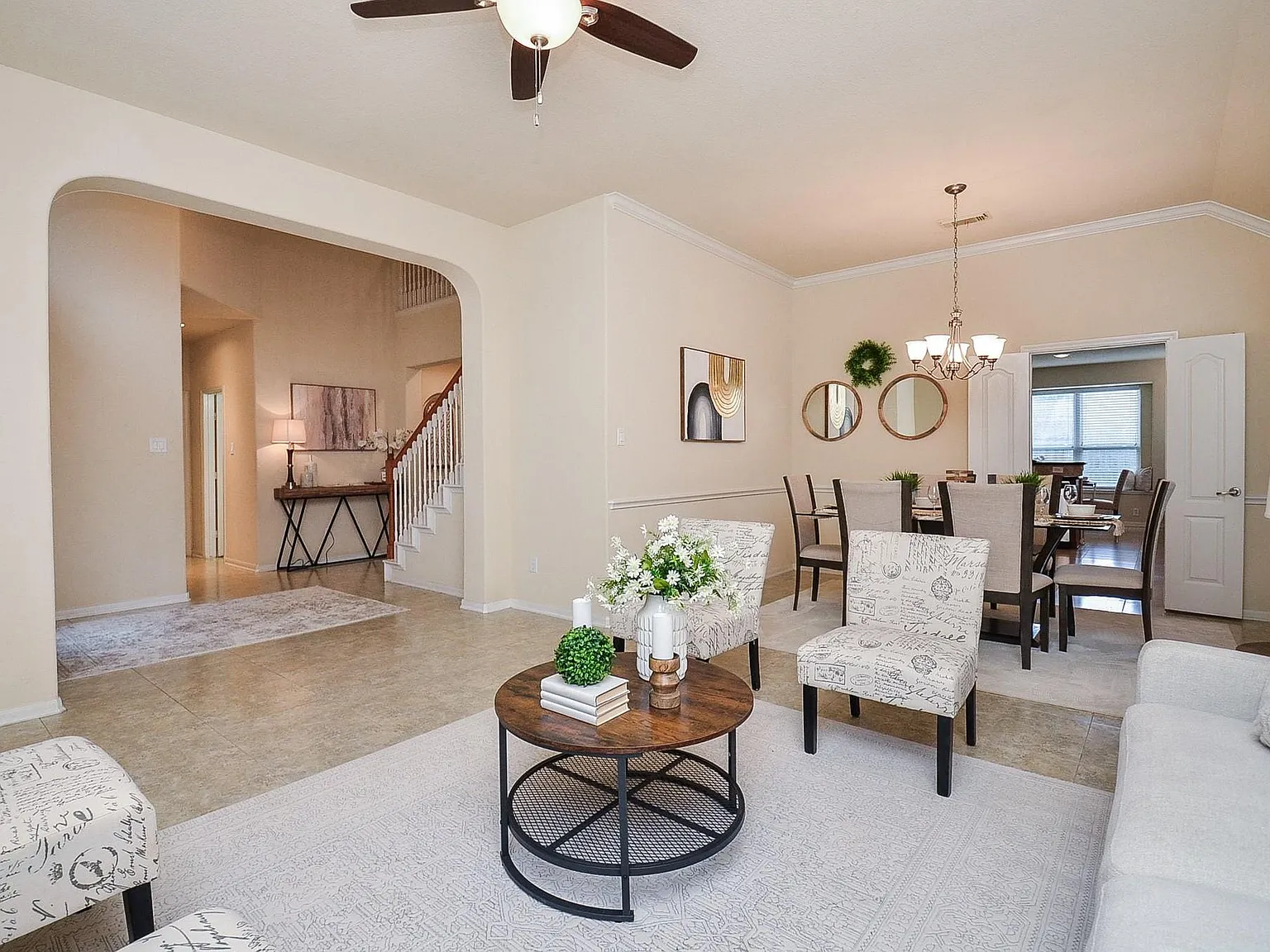 5 bed, 4.0 bath, 3924 sqft, $3,800 — Photo 2
