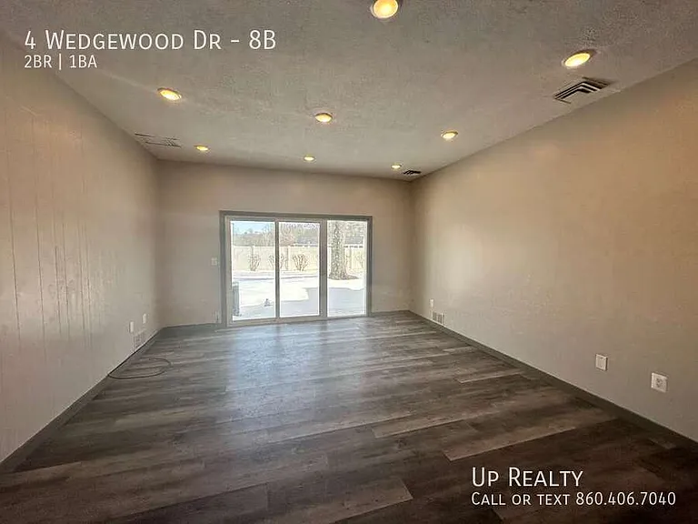 4 Wedgewood Dr #8B — Photo 3